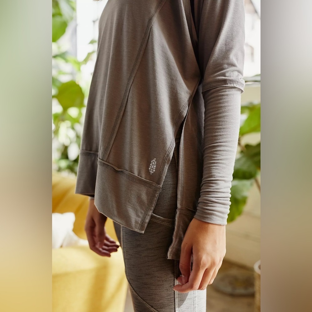 Free people fp movement Relaxed V-Neck Long Sleeve Top hoodie small soul circle - Picture 3 of 14